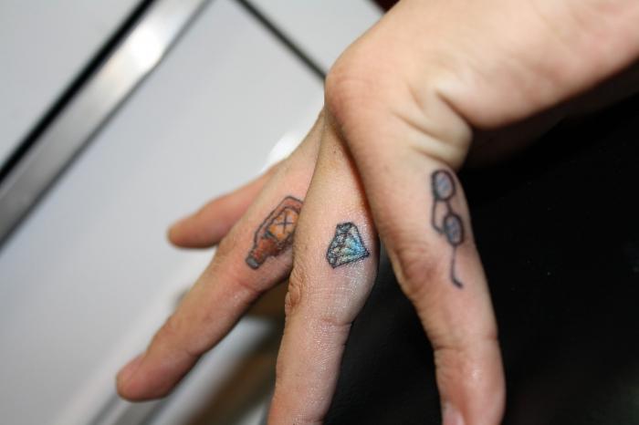 Niestandardowa dekoracja - tatuaże na palec